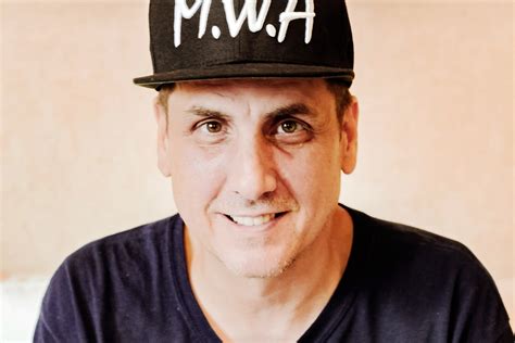 Mike dean - Grammy Award winner Mike Dean is renowned for providing the secret sauce to the world’s biggest artists. Whether they need a veteran producer’s touch, a keen ear for engineering and mixing, or ... 